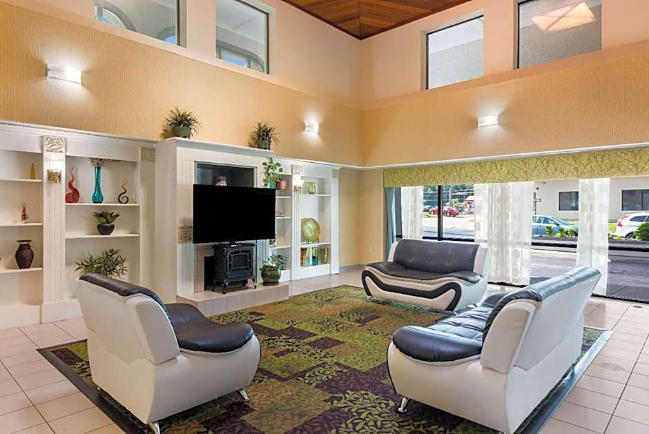 Rodeway Inn At Fort Lee