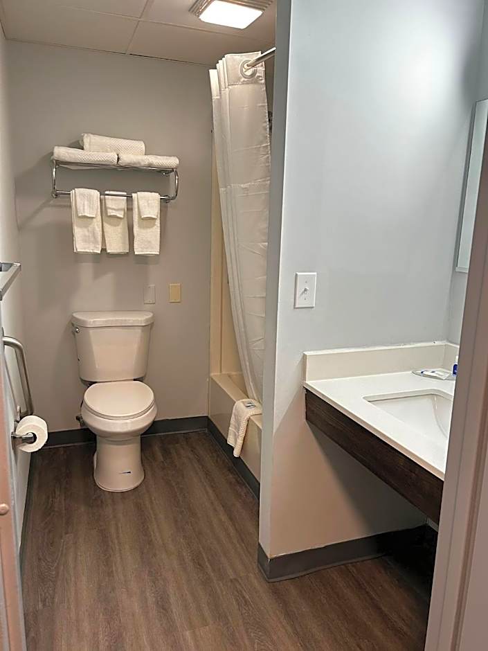 Rodeway Inn Clemmons - Winston-Salem Area
