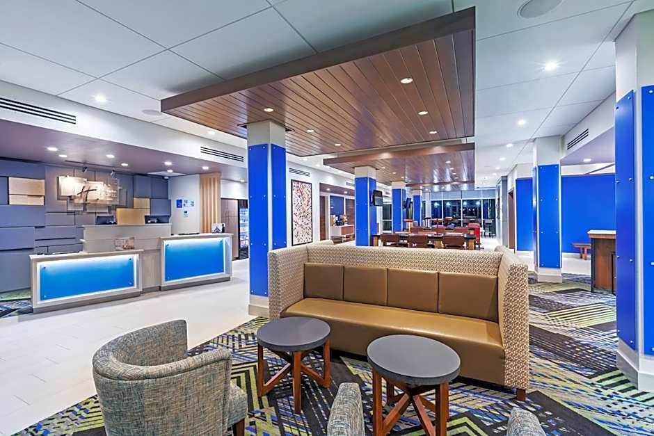 Holiday Inn Express and Suites Chanute By IHG