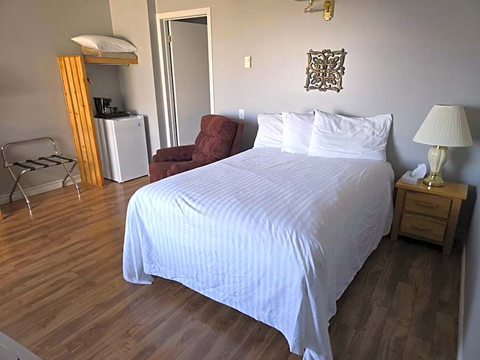 Photo 1 of 3 of Small Double Room