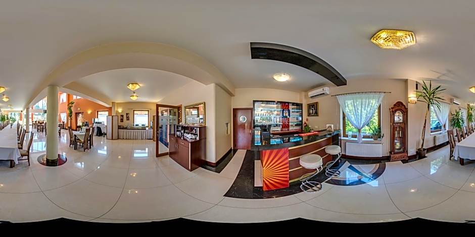 Vinci Hotel Airport