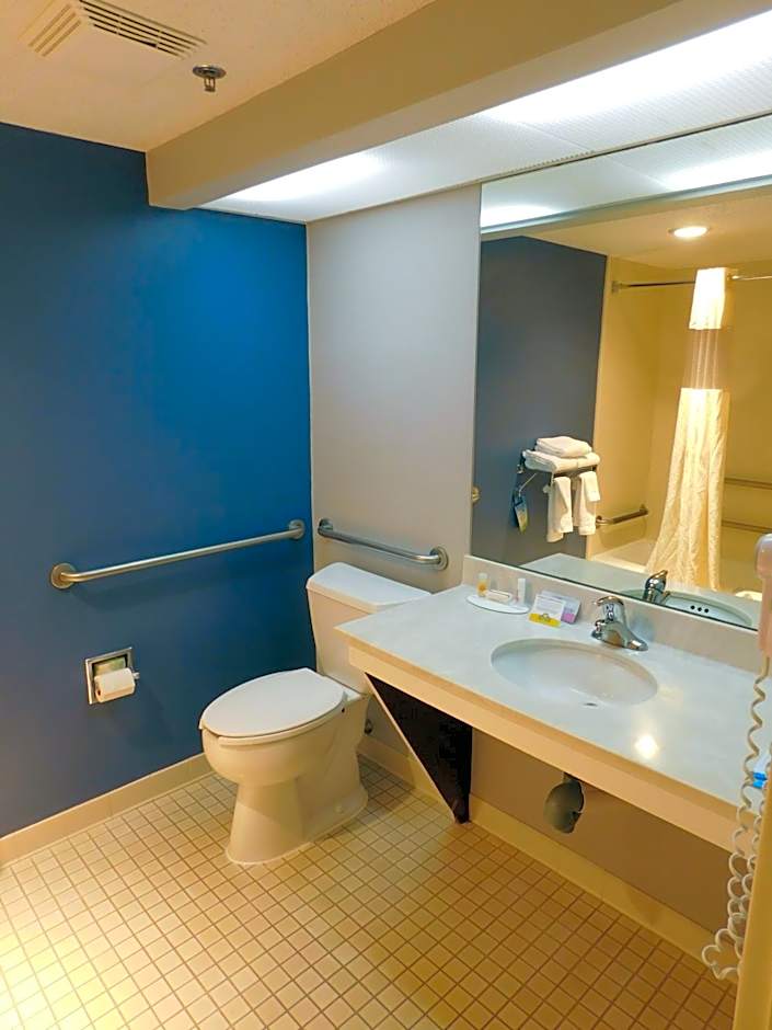 Days Inn by Wyndham Fargo
