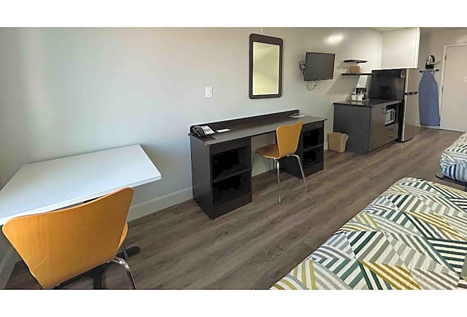 Studio 6 Suites Hesperia, CA West Main Street I 15