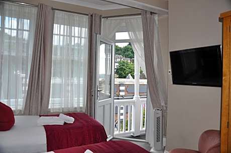 Super king bed or Twin room En-suite with Balcony