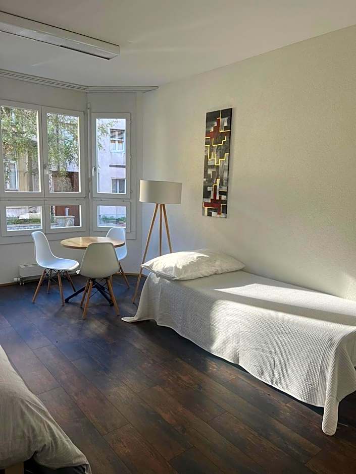 Basel-Stadt Gundeldingen Zimmer 403, WC in the hallway, outside the room