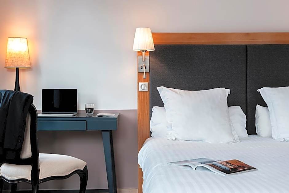Mercure Maintenon