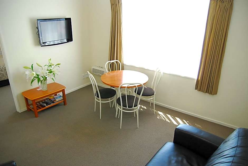 Rosewood Court Motel