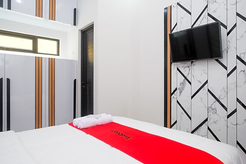 RedDoorz Syariah at Tasneem Puspowarno Semarang