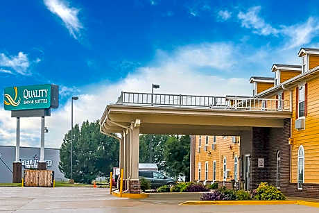 Quality Inn & Suites Chesterfield Village