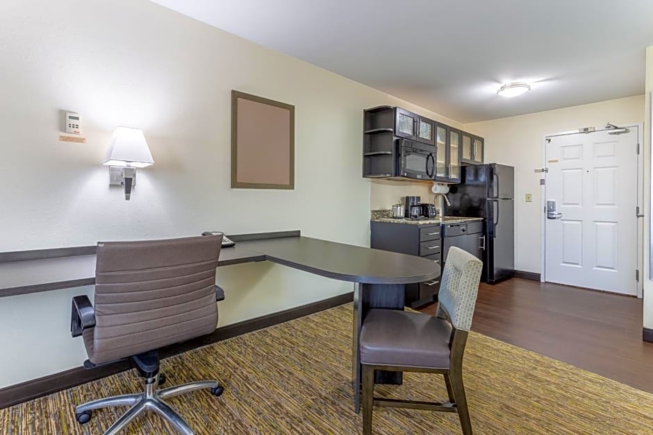 Candlewood Suites Aurora-Naperville