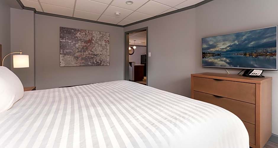 Photo 1 of 8 of Superior King Suite