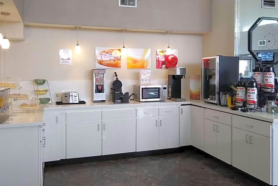 Econo Lodge Inn & Suites West – Energy Corridor