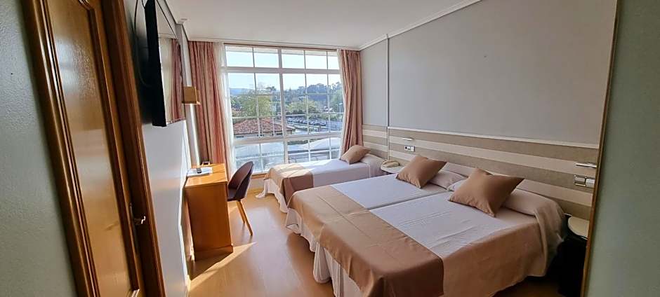 Photo 1 of 4 of Triple Room