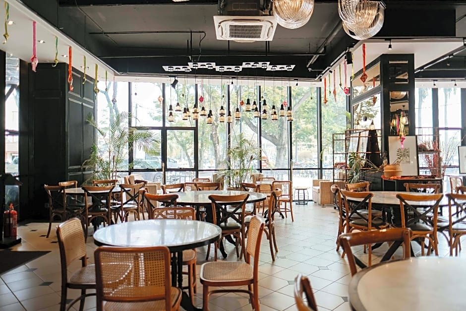 M ROOF HOTEL & RESIDENCES