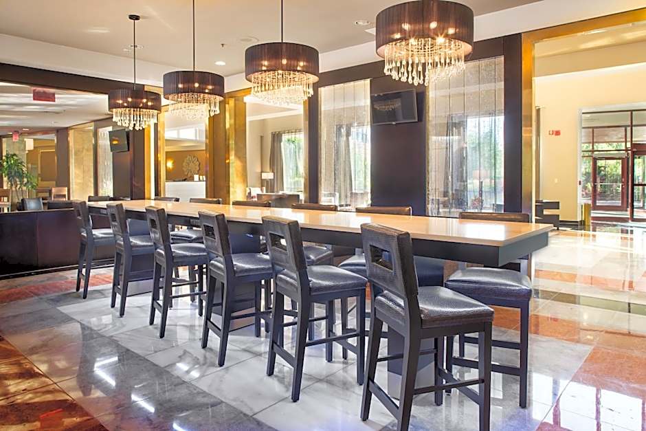 DoubleTree by Hilton New York LaGuardia Airport