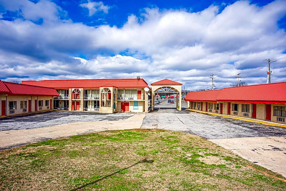 Ozark Junction mountain view by OYO