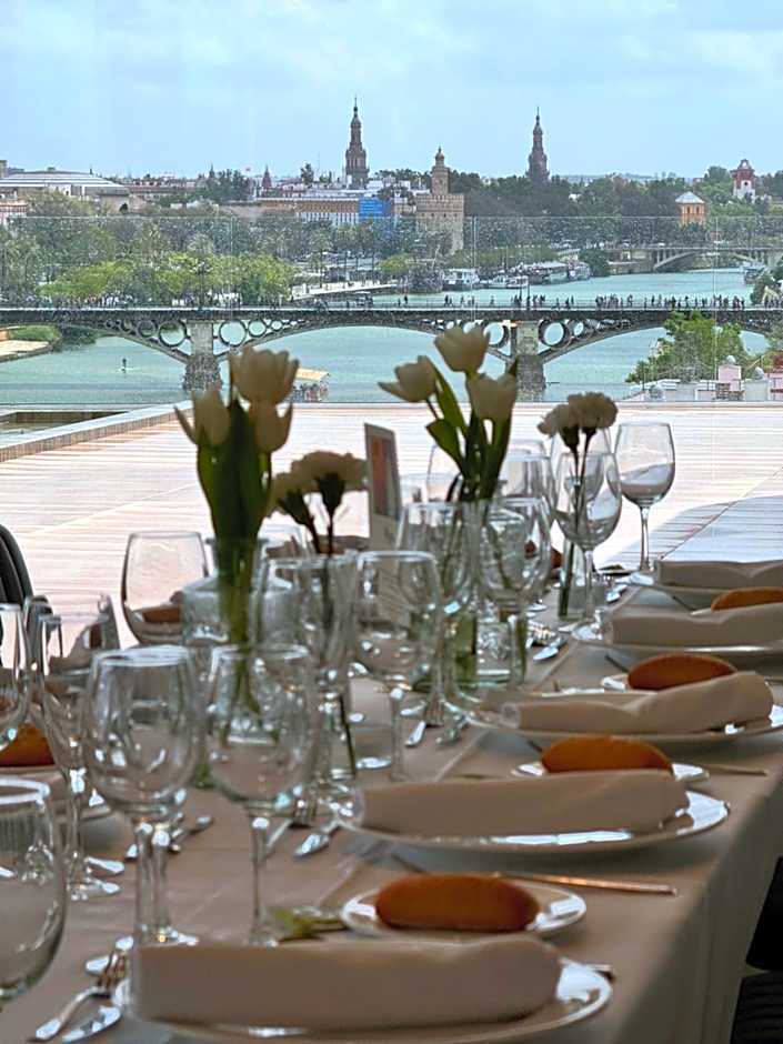 Ribera De Triana Hotel