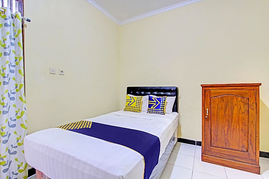 SPOT ON 93007 Guest House Lestari