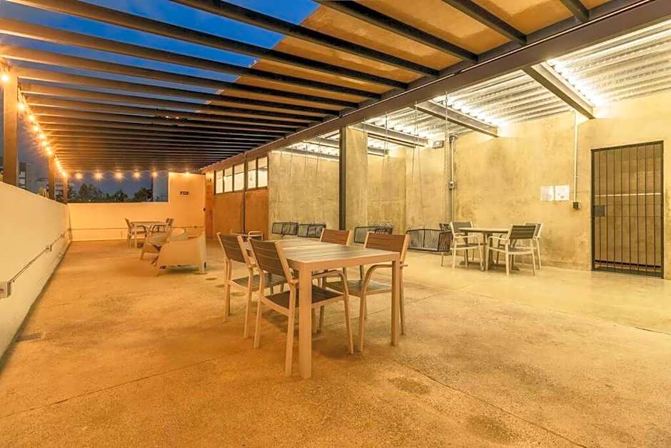 L103 New studio Apt AC Rooftop Panoramic views