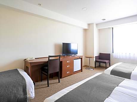 Twin Room with Extra Bed - Non-Smoking