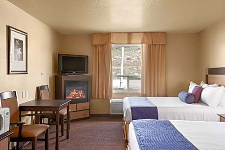 Queen Kitchenette with Two Queen Beds - Non-Smoking