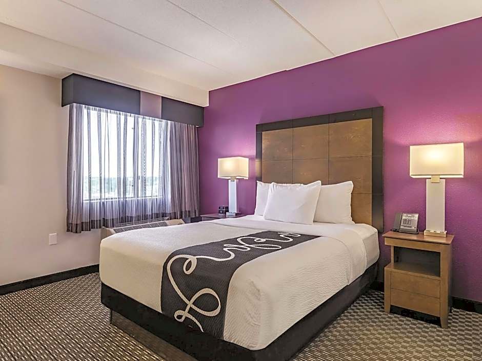 La Quinta Inn & Suites by Wyndham Warwick-Providence Airport