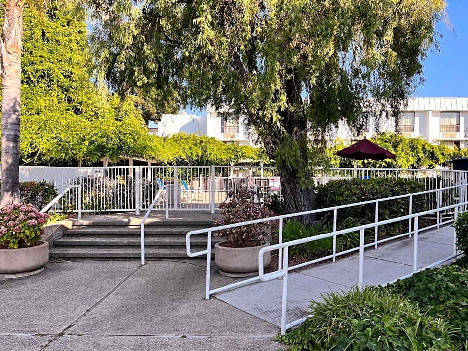 Studio 6 Belmont, CA San Francisco Redwood