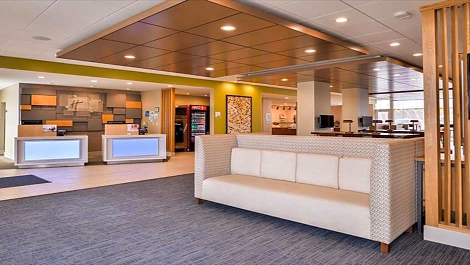Holiday Inn Express & Suites Parkersburg East By IHG
