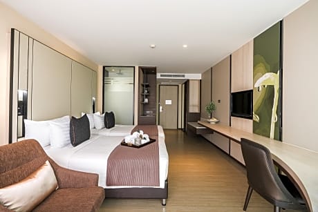 Superior Twin with Balcony (H)