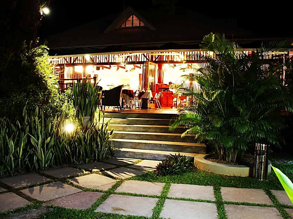 Pirogue Lodge