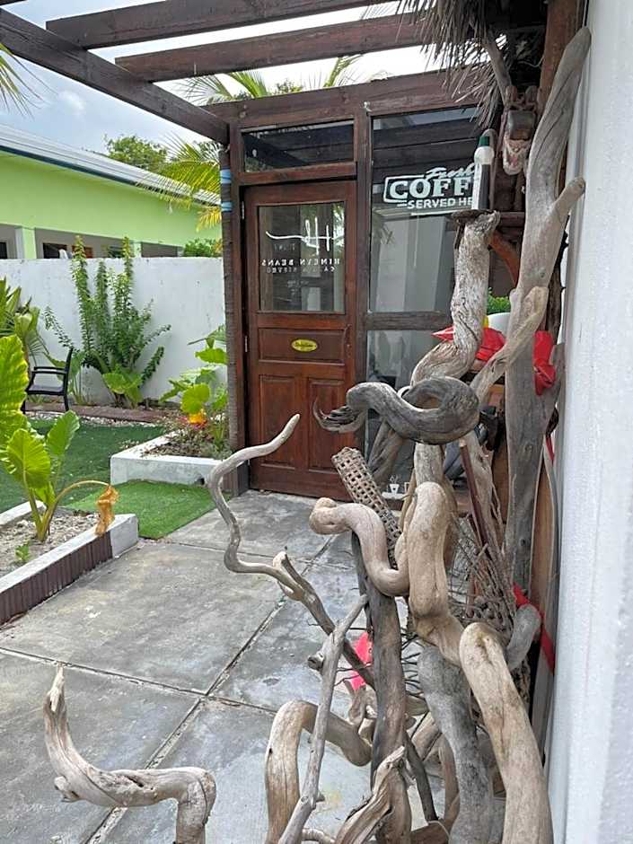 Himeyn Beach Inn - Ocho Homes by Eight Continents