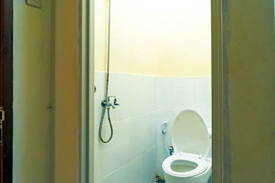 RedDoorz near CBD Ciledug