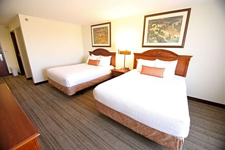 Queen Room with Two Quee Beds and Golf Course View