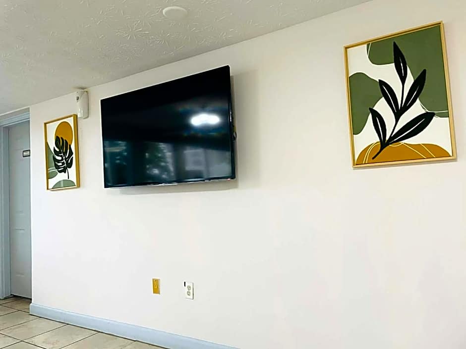 Travelodge by Wyndham Sellersburg / Louisville North