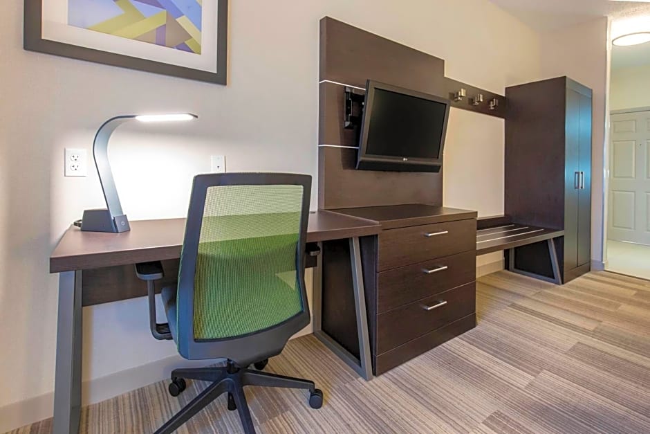 Holiday Inn Express & Suites Chicago West - St Charles