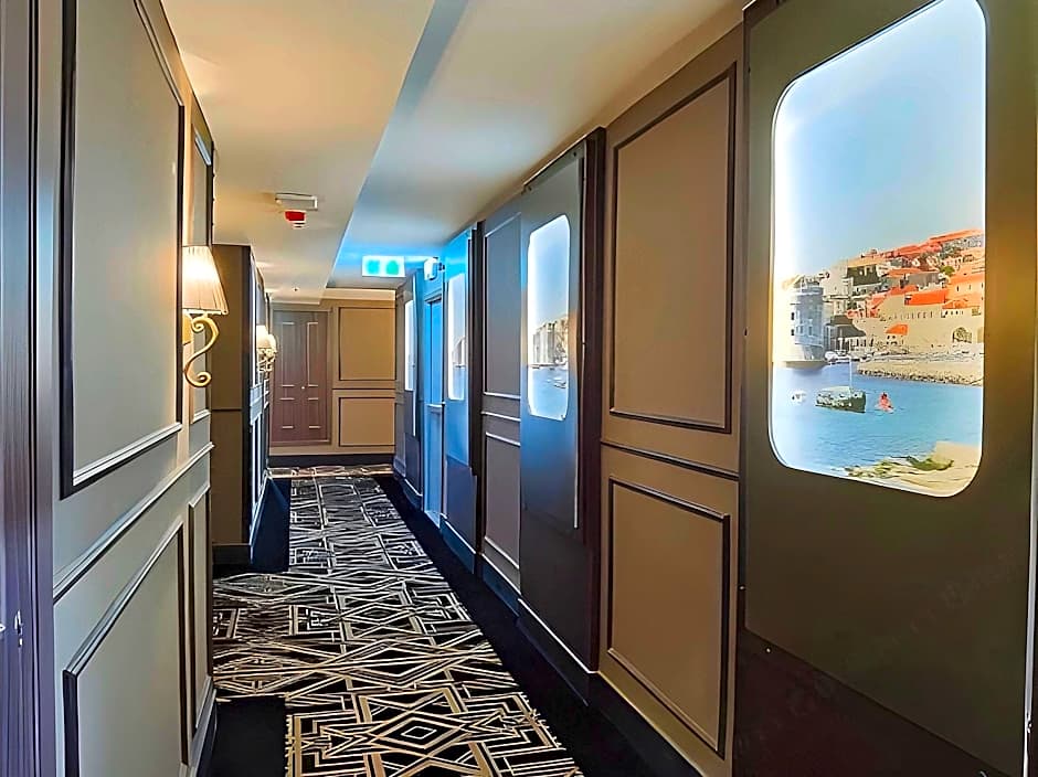 The Coach Hotel Sukhumvit