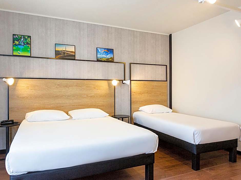 Foto 1 von 2 von Deluxe 1 Double Bed and 1 Twin Bed