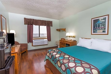 1 Queen Bed, Mobility Accessible Room, Bathtub w/ Grab Bars, Non-Smoking