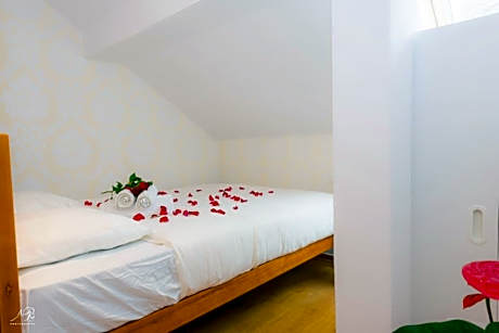Bunk Bed in Mixed Dormitory Room