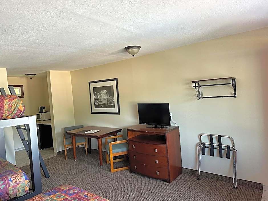 All Star Inn & Suites