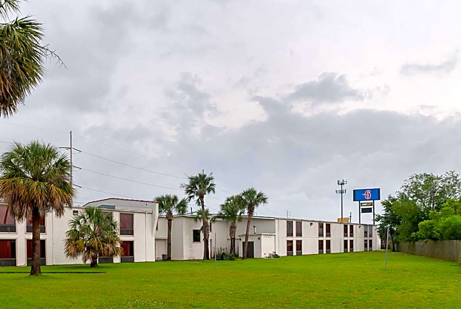 Motel 6-New Orleans, LA - Near Downtown