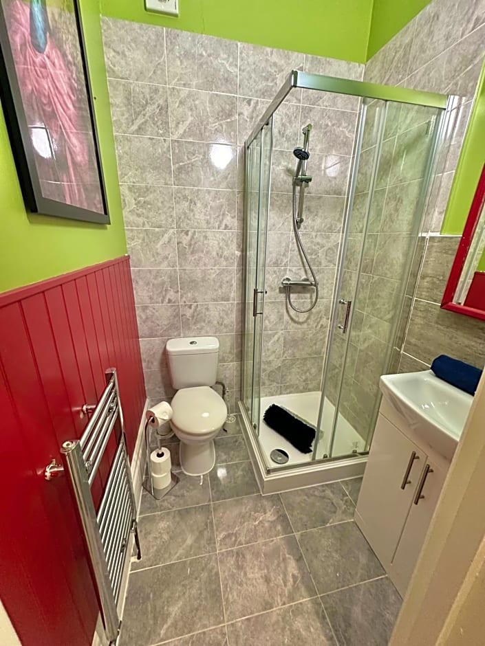 Lemur Lodge - Boutique Apartments - Short Stroll to The Beach