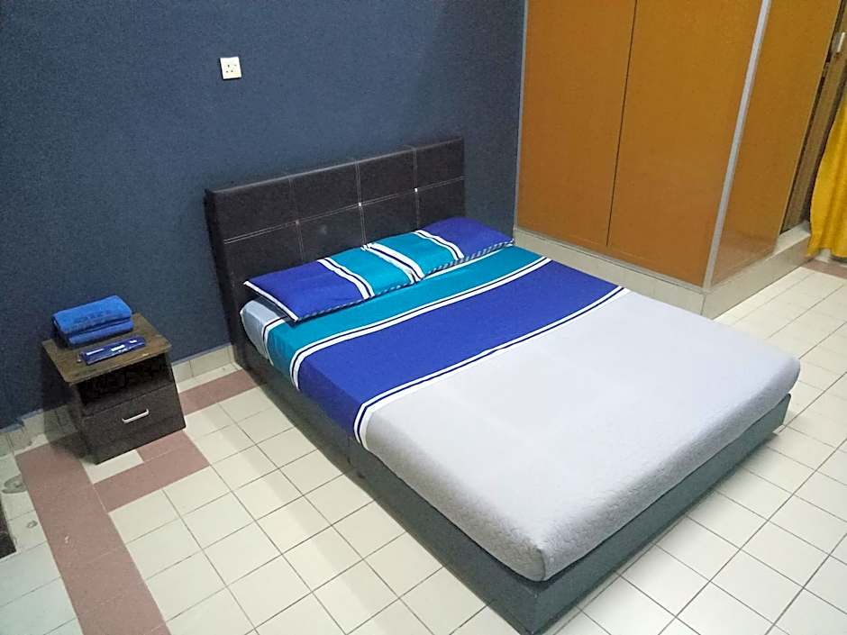 KUALA BESUT JETTY BUDGET HOTEL AIN - In front of Kuala Besut Jetty