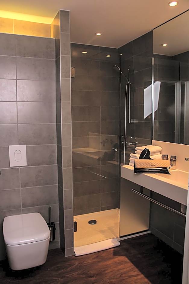 H24 HOTEL