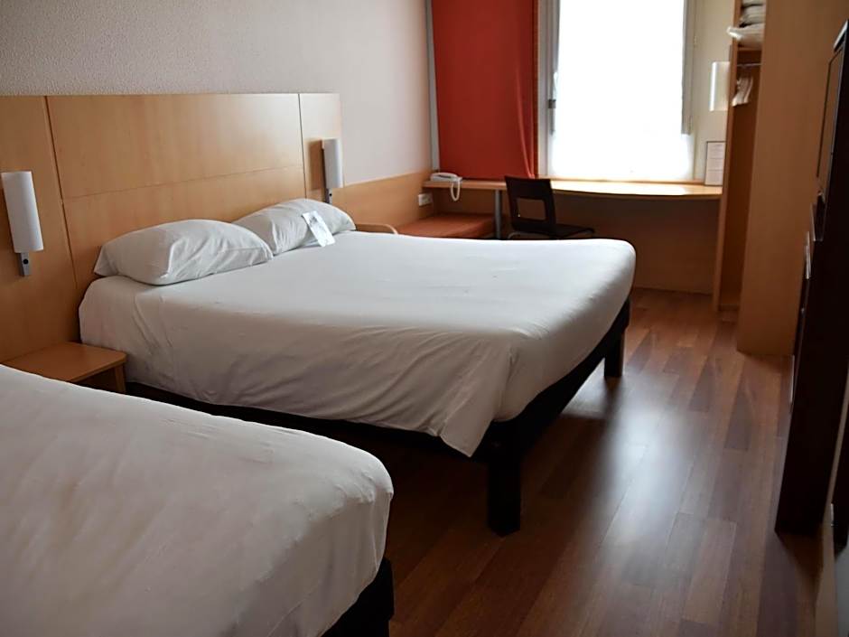 ibis Rochefort