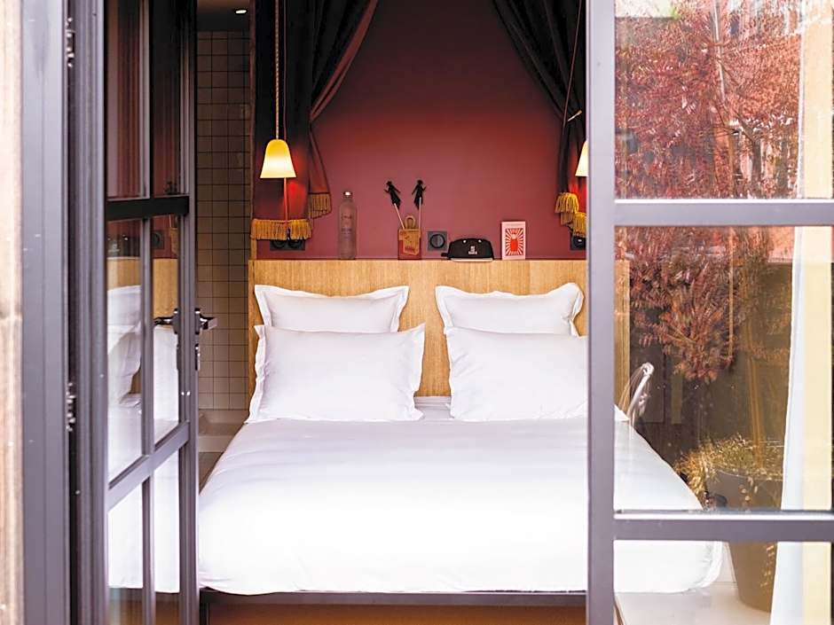 MOB HOTEL Paris Les Puces