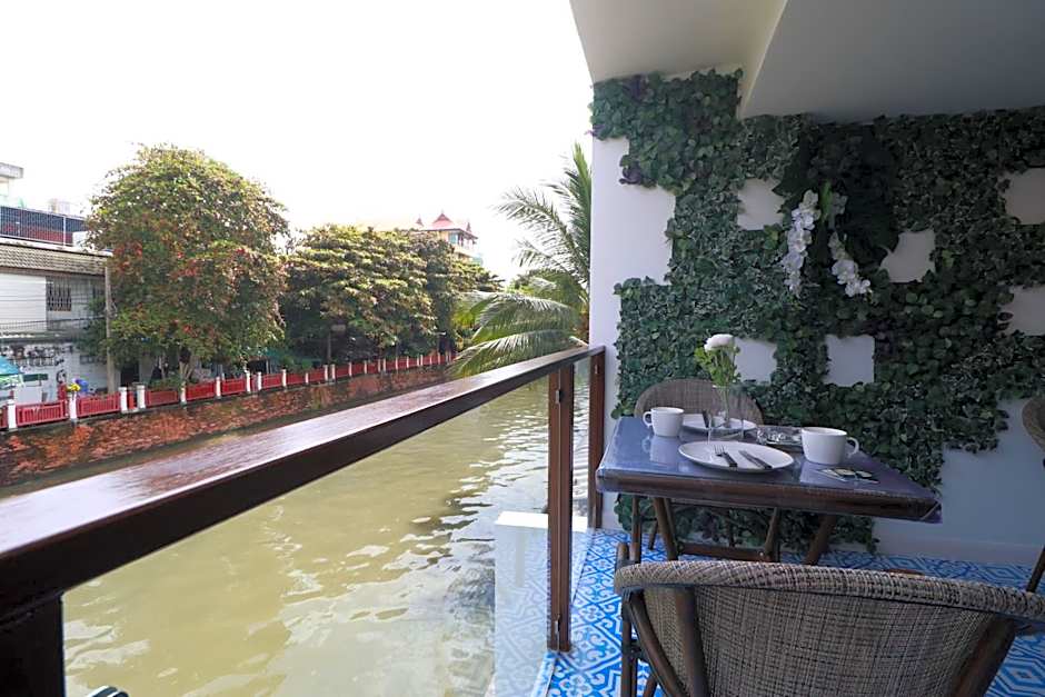 The LOL Elephant Hostel