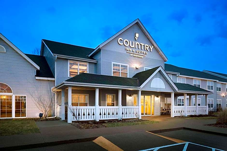Country Inn & Suites by Radisson, Grinnell, IA
