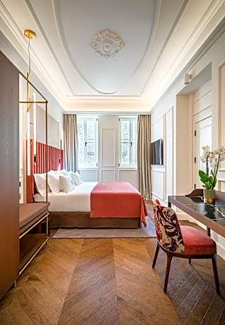 Two Connecting Deluxe Double Rooms (2 Adults + 2 Children)