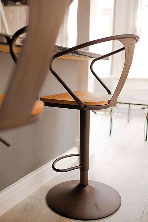 1 Bed Old Town City Studio near Theatre Suit Work or Leisure